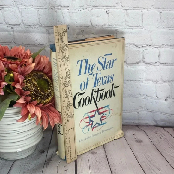 Vintage 1983 THE STAR OF TEXAS THE JUNIOR LEAGUE of HOUSTON cookbook - Picture 5 of 10
